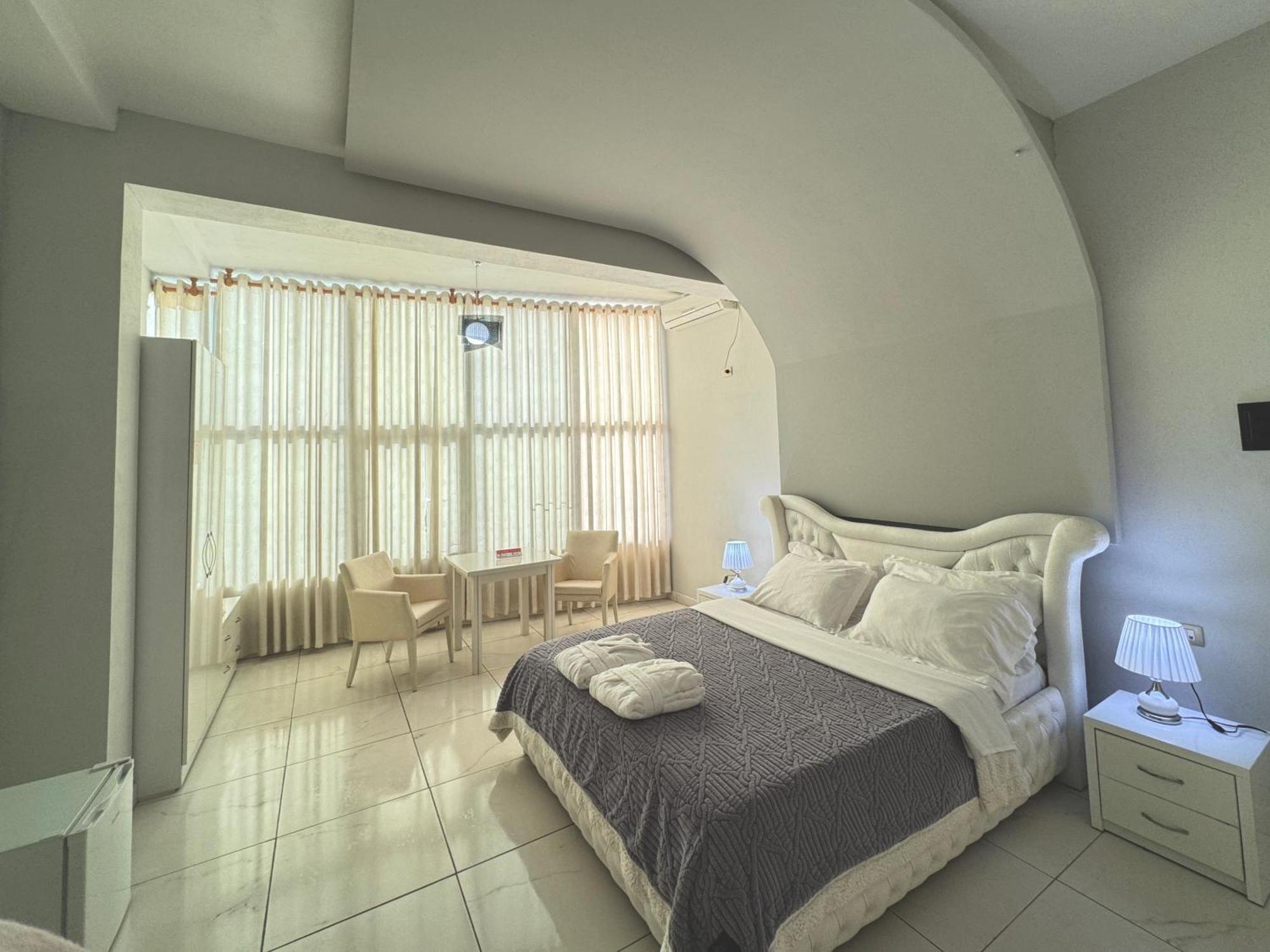 Grand Hotel Gjyshi Qerrexhias 外观 照片