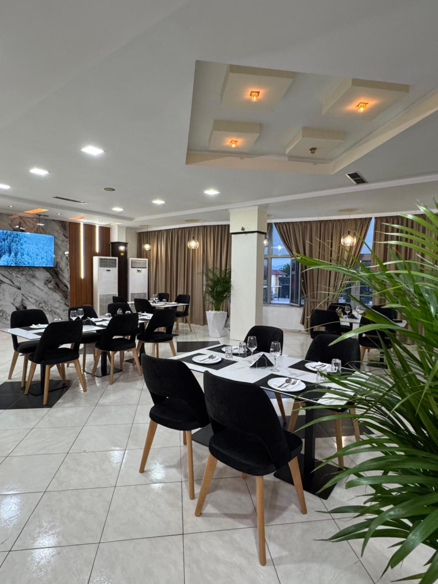 Grand Hotel Gjyshi Qerrexhias 外观 照片